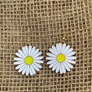 Nwt Handmade Daisy Earrings